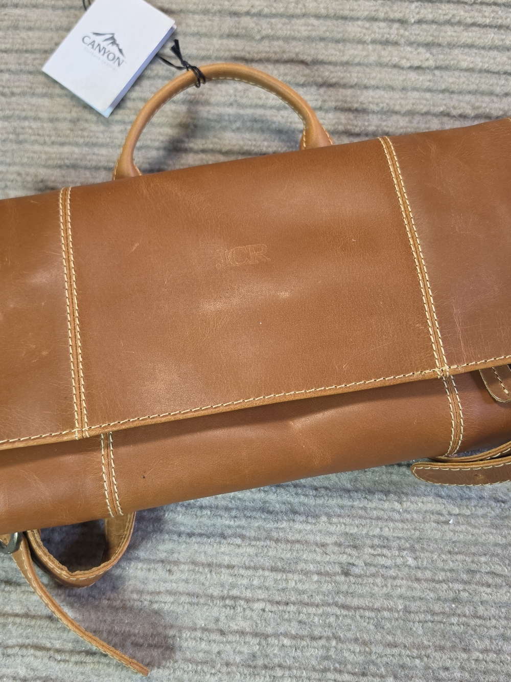 Canyon Outback Buffalo Mountain Hanging Leather Toiletry Bag - Distressed Tan